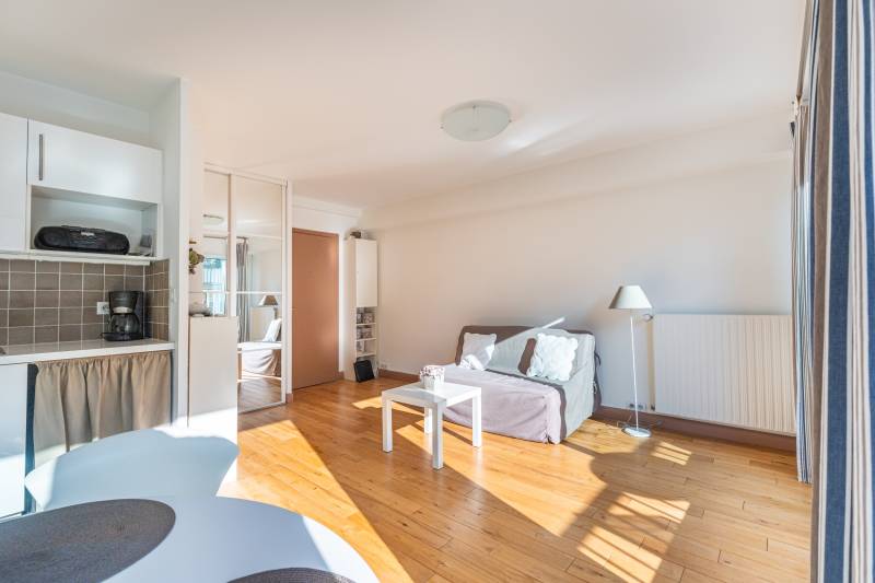 Studio calme et lumineux de 32m² avec terrasse situé au 5ème étage avec ascenseur - Paris 6ème : rue Notre-Dame des Champs | Jardin du Luxembourg  