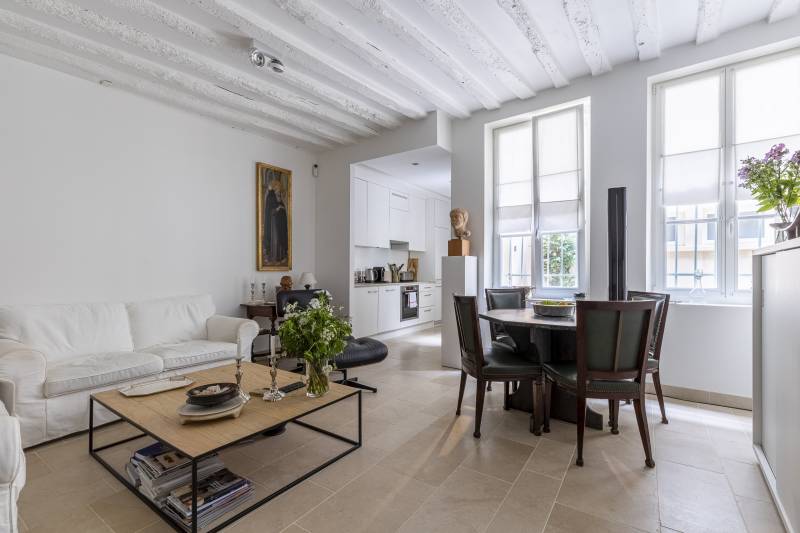 Appartement deux pièces avec terrasse au rez-de-chaussée sur cour - Paris 6ème : rue Mazarine - métro Odéon  
