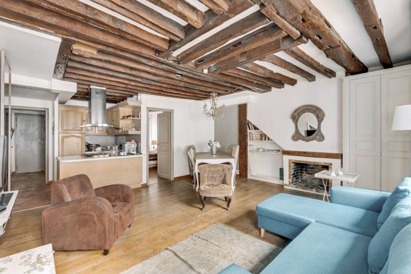 Charmant Appartement 2 Pièces de 51m² au 5ème étage au Cœur de Paris 6ème, rue Guisarde, Quartier Odéon  