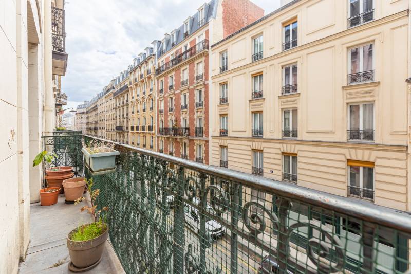 Appartement 3 pièces de 65m² avec 2 chambres et balcon situé au 2ème étage par escalier - Paris 14ème rue Boyer-Barret - métro Pernety  