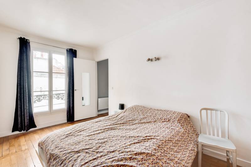 Appartement 2 pièces situé au 2ème étage au calme sur cour avec vue dégagée - Paris 15ème : rue Frémicourt | quartier Grenelle  