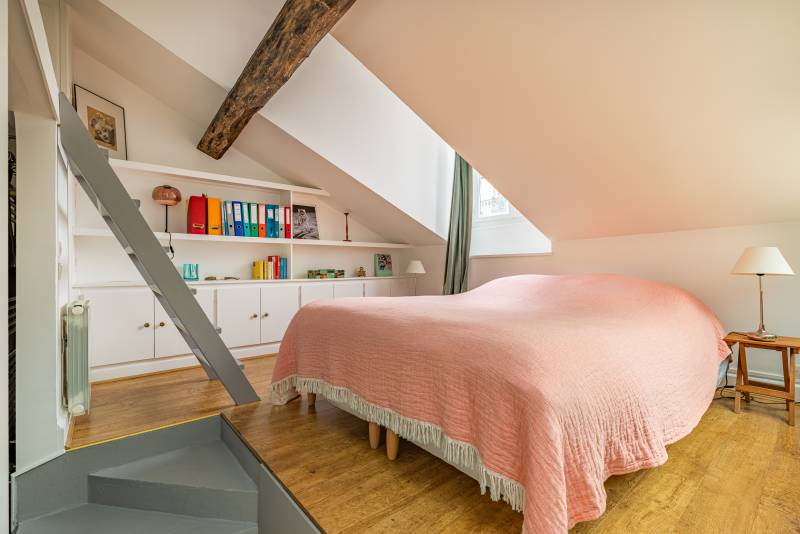 Loft au troisième et dernier étage d'un Hôtel Particulier de standing - Paris 7ème : rue de l'Université | Musée d'Orsay  