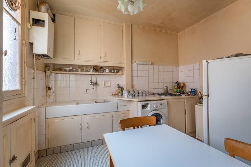 Appartement 2 pièces à rénover situé au 4ème étage avec ascenseur - Paris 7ème : rue de la Comète | quartier Gros Caillou | métro La Tour Maubourg  
