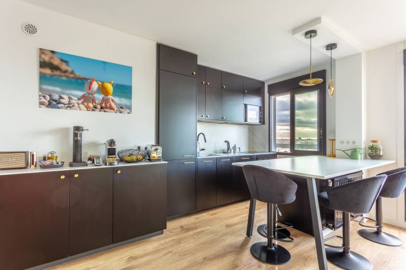 Appartement 3 pièces entièrement rénové avec balcon au 15ème étage avec ascenseur - Paris 14ème : rue d'Alésia | métro Plaisance  