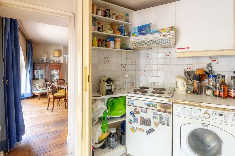 Appartement 2 pièces de 55m² situé au 1er étage avec ascenseur - Paris 6ème : Boulevard Saint-Germain | métro Odéon  