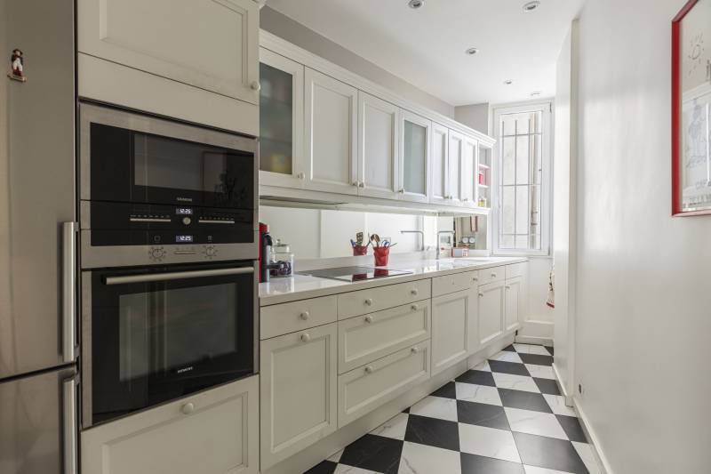 Appartement 4 pièces de 78 m² situé au 2ème étage avec ascenseur d'un immeuble ancien de bon standing - Paris 6ème : rue de la Grande Chaumière - Boulevard du Montparnasse | métro Vavin  