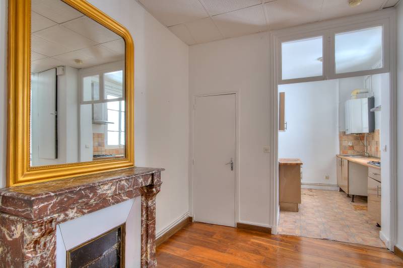 Appartement 3 pièces à rénover avec 2 chambres situé au 1er étage avec ascenseur : Paris 6ème : rue Monsieur Le Prince | Jardin du Luxembourg  