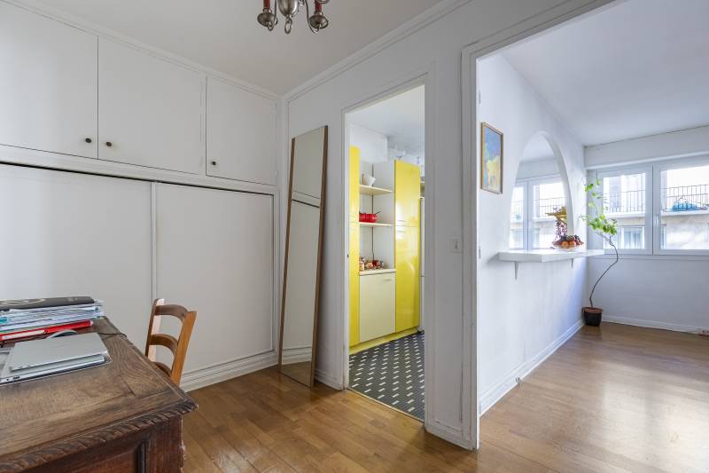 Appartement 3 pièces de 69m² avec 2 chambres situé en étage avec ascenseur - Paris 6ème : rue d'Assas - proche du Jardin du Luxembourg  