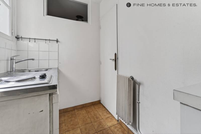Studio de 23,42 m² situé au 3ème étage par escalier d'un immeuble ancien - Paris 6ème : rue Princesse - rue Guisarde - Marché Saint-Germain  