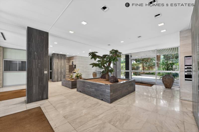 Appartement 2 pièces de 55 m² avec terrasse au sein d'un immeuble semi-récent - Paris 6ème : rue Notre-Dame des Champs  
