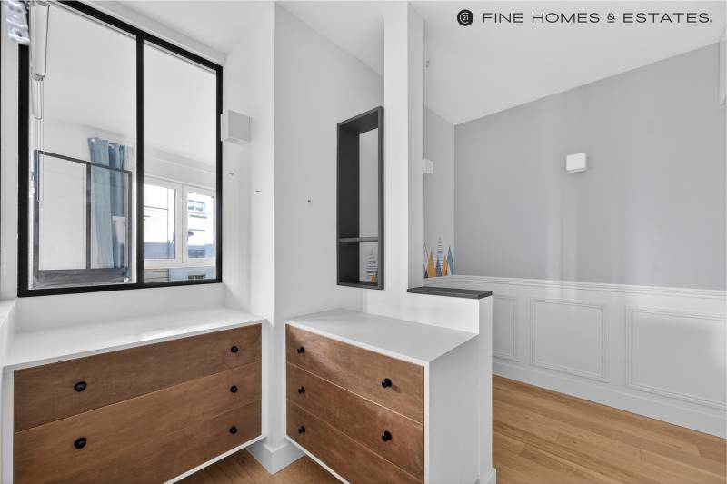 Appartement 2/3 pièces de 43 m² situé au 2ème étage avec ascenseur d'un immeuble semi-récent - Paris 6ème : rue du Cherche-Midi  