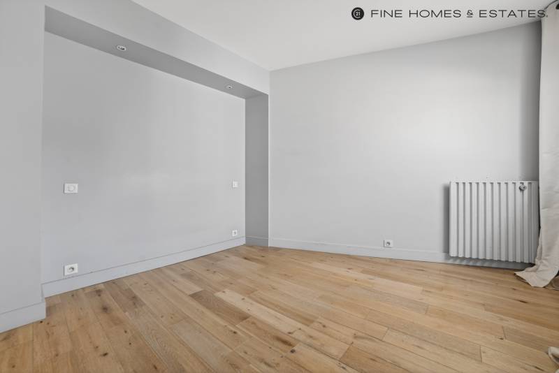 Appartement 2 pièces de 54 m² situé au 5ème étage avec ascenseur - Paris 14ème : Boulevard Edgar Quinet  