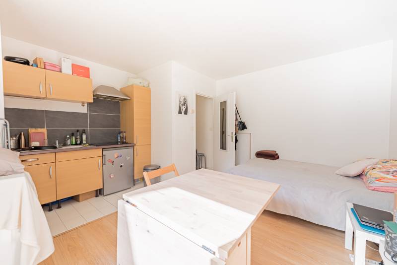 Studio de 23m² calme et lumineux situé dans un immeuble semi-récent avec gardienne - Paris 6ème : rue Stanislas | quartier Notre-Dame des Champs  