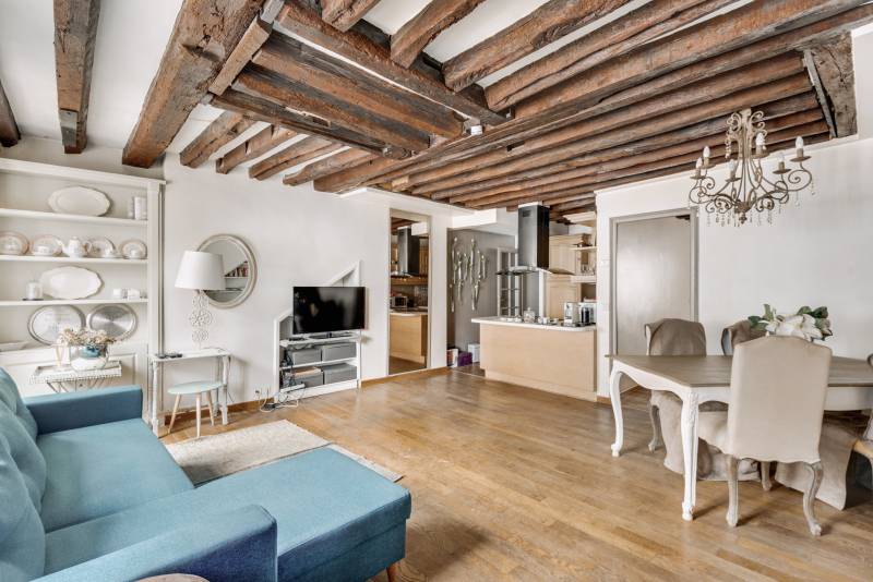 Charmant Appartement 2 Pièces de 51m² au 5ème étage au Cœur de Paris 6ème, rue Guisarde, Quartier Odéon  