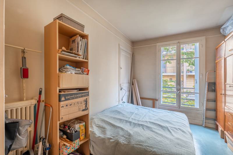 Appartement 2 pièces à rénover situé au 4ème étage avec ascenseur - Paris 7ème : rue de la Comète | quartier Gros Caillou | métro La Tour Maubourg  