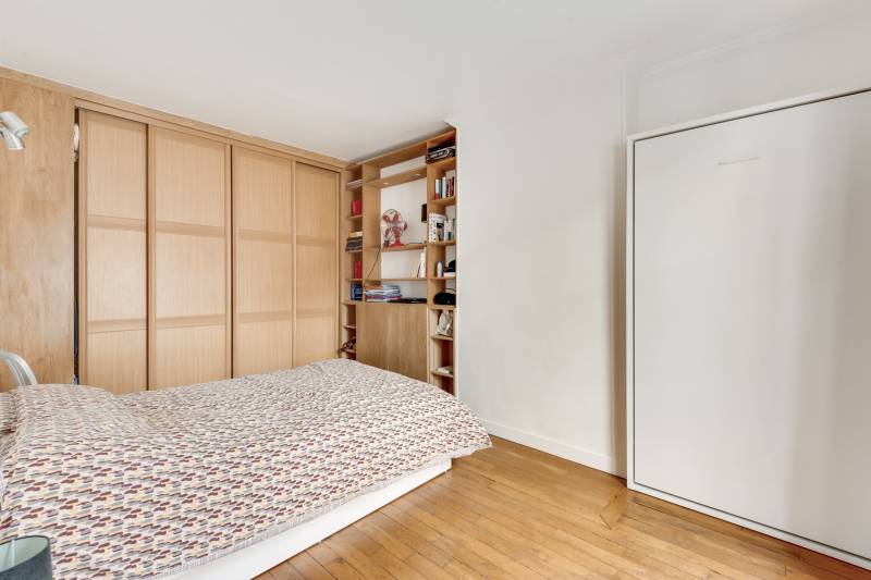 Appartement 2 pièces situé au 2ème étage au calme sur cour avec vue dégagée - Paris 15ème : rue Frémicourt | quartier Grenelle  