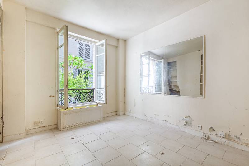 Appartement 2 pièces de 40m² situé au rez-de-chaussée au calme sur cour arborée - Paris 6ème : rue d'Assas  