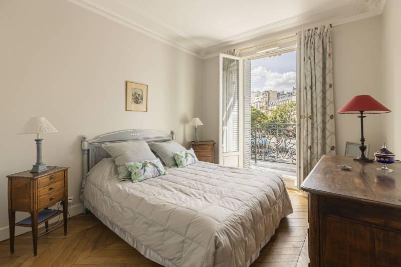 Appartement 4 pièces de 78 m² situé au 2ème étage avec ascenseur d'un immeuble ancien de bon standing - Paris 6ème : rue de la Grande Chaumière - Boulevard du Montparnasse | métro Vavin  