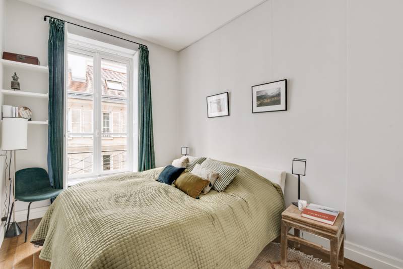 NON DISPONIBLE CAR ACTUELLEMENT LOUÉ - Appartement de standing avec 3 chambres et 1 bureau : Paris 6ème : rue Monsieur le Prince | quartier Odéon  