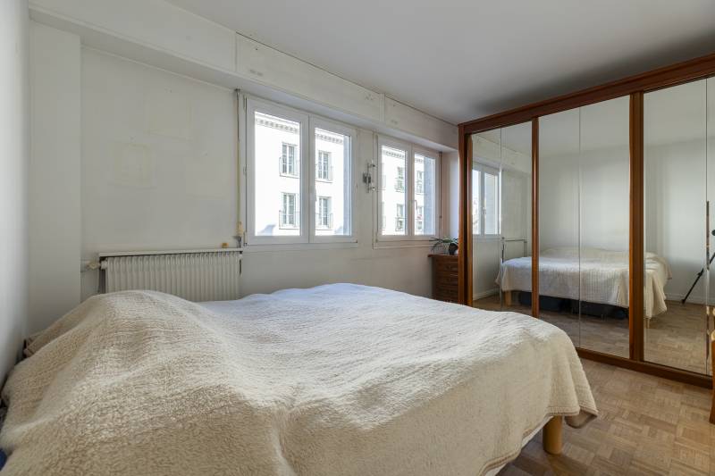 Appartement 3 pièces de 69m² avec 2 chambres situé en étage avec ascenseur - Paris 6ème : rue d'Assas - proche du Jardin du Luxembourg  