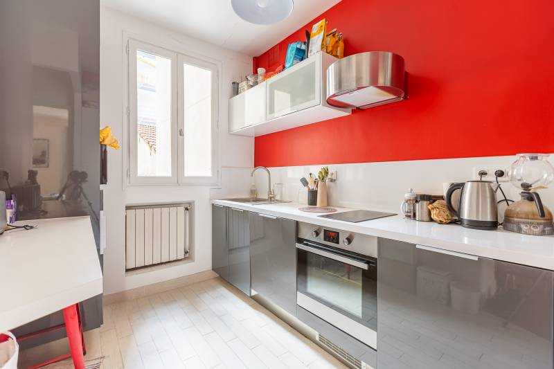 Appartement 3 pièces de 65m² avec 2 chambres et balcon situé au 2ème étage par escalier - Paris 14ème rue Boyer-Barret - métro Pernety  