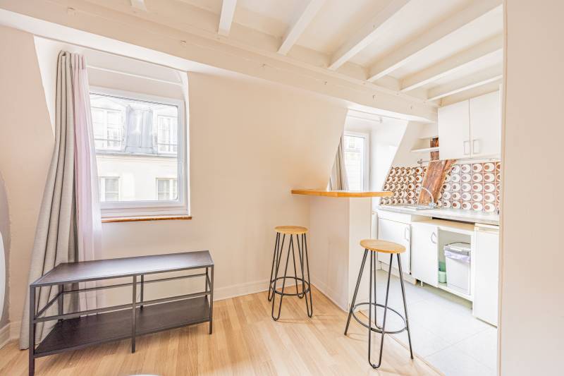 Studio de 19m² situé au dernier étage par escalier - Paris 6ème : rue Guisarde | Saint-Sulpice  