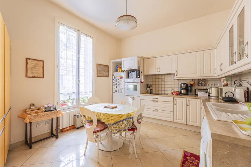 Appartement familial de standing de 240 m² situé en étage avec ascenseur et balcon - Paris 6ème : Notre-Dame des Champs | Montparnasse  