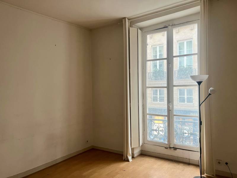 Studio entièrement à rénover dans un immeuble bientôt ravalé - Paris 6ème : rue de Tournon | Sénat - Saint-Sulpice  