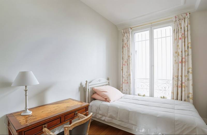 Appartement 4 pièces de 78 m² situé au 2ème étage avec ascenseur d'un immeuble ancien de bon standing - Paris 6ème : rue de la Grande Chaumière - Boulevard du Montparnasse | métro Vavin  