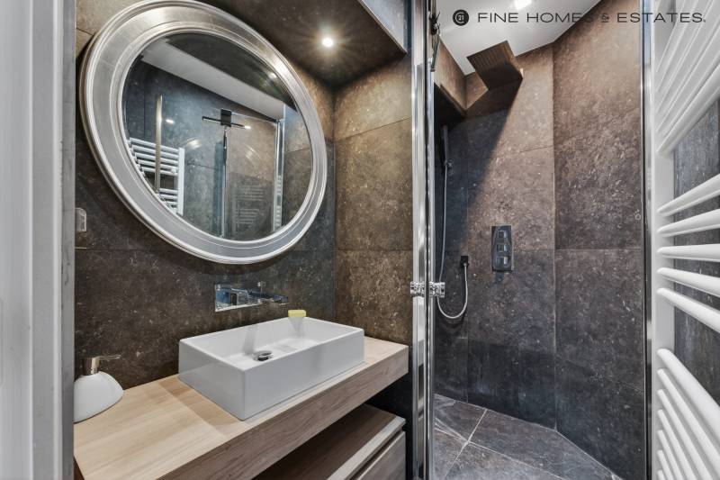 Appartement 2/3 pièces de 43 m² situé au 2ème étage avec ascenseur d'un immeuble semi-récent - Paris 6ème : rue du Cherche-Midi  