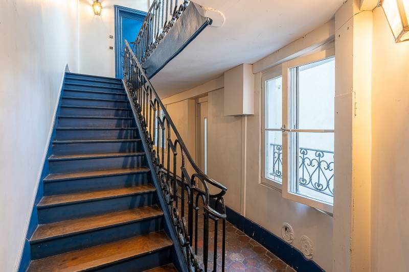 Appartement 2 pièces de 55m² situé au 1er étage avec ascenseur - Paris 6ème : Boulevard Saint-Germain | métro Odéon  