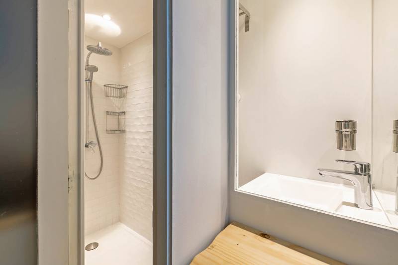 Charmant studio situé au premier étage au calme sur cour : Paris 6ème : rue des Canettes | quartier Odéon  