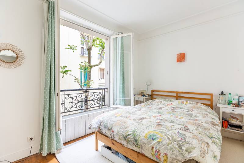 Appartement 3 pièces de 65m² avec 2 chambres et balcon situé au 2ème étage par escalier - Paris 14ème rue Boyer-Barret - métro Pernety  