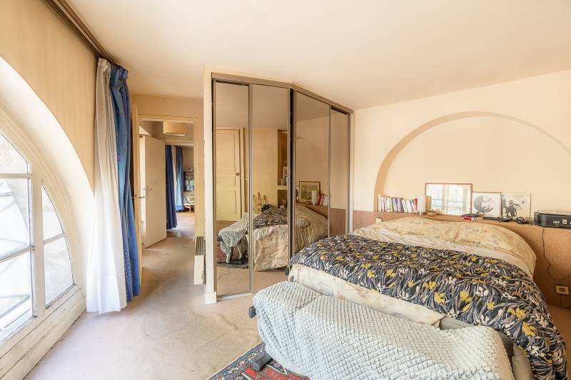 Appartement 2 pièces de 55m² situé au 1er étage avec ascenseur - Paris 6ème : Boulevard Saint-Germain | métro Odéon  