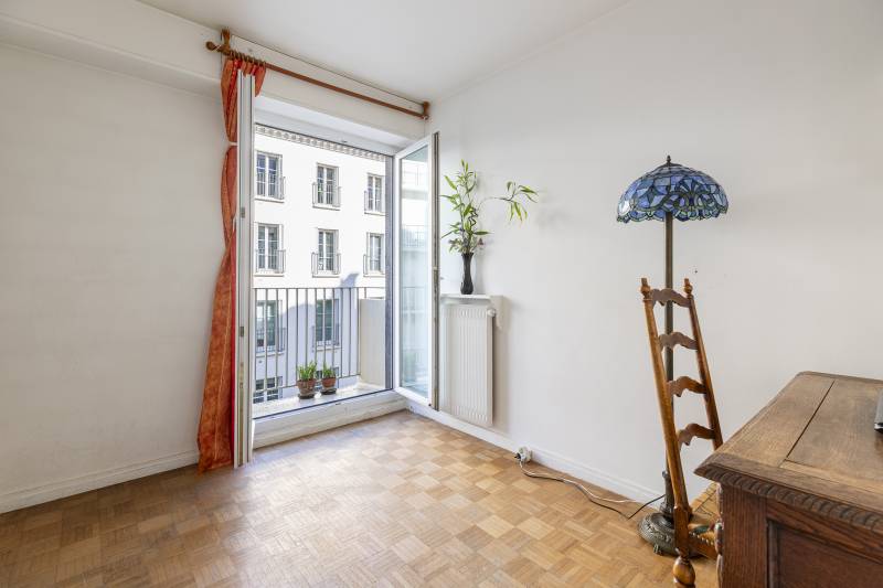 Appartement 3 pièces de 69m² avec 2 chambres situé en étage avec ascenseur - Paris 6ème : rue d'Assas - proche du Jardin du Luxembourg  