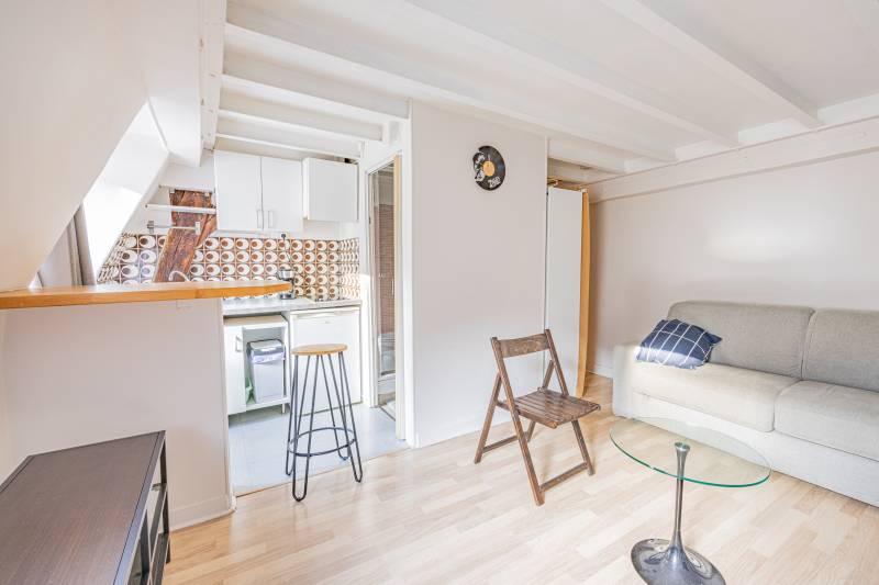 Studio de 19m² situé au dernier étage par escalier - Paris 6ème : rue Guisarde | Saint-Sulpice  