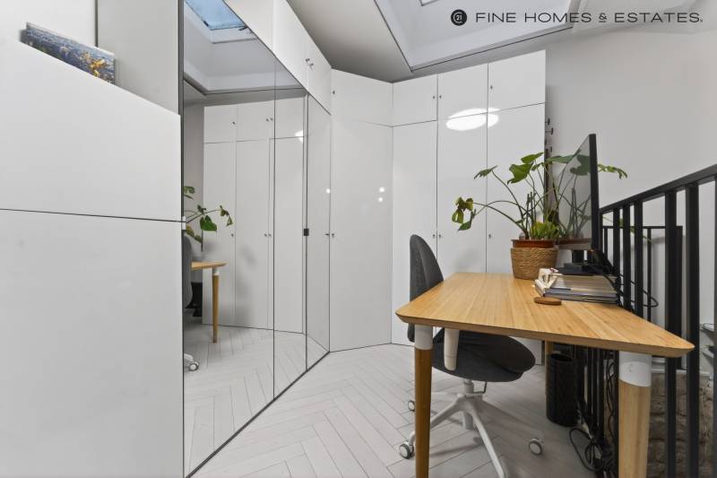 Appartement 2 pièces en duplex situé dans un immeuble ancien : Paris 6ème : rue Vavin - quartier Notre-Dame des Champs  