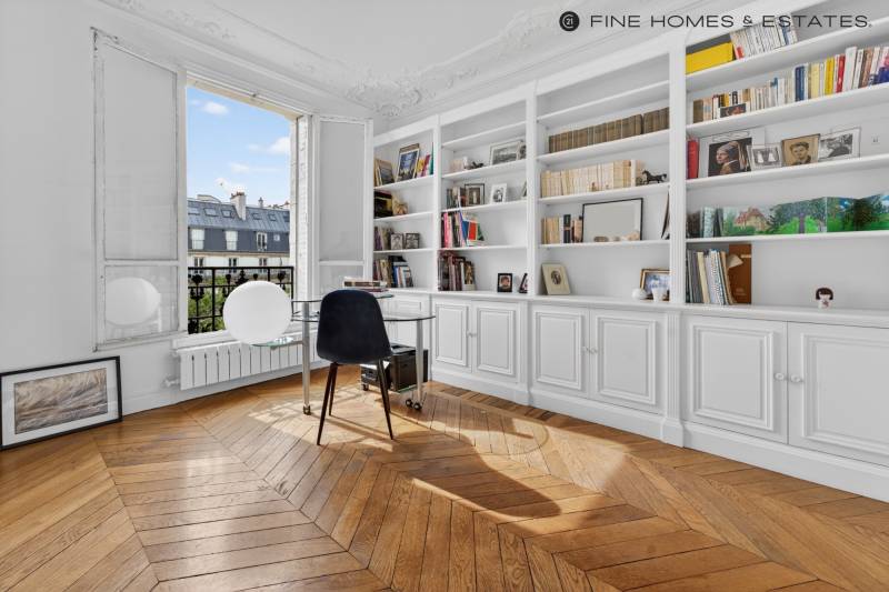 Appartement 4 pièces de 88 m² au 5ème étage avec vue dégagée - Paris 15ème : Avenue de Ségur - UNESCO  