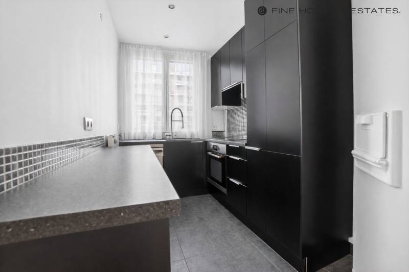 Appartement 2 pièces de 54 m² situé au 5ème étage avec ascenseur - Paris 14ème : Boulevard Edgar Quinet  
