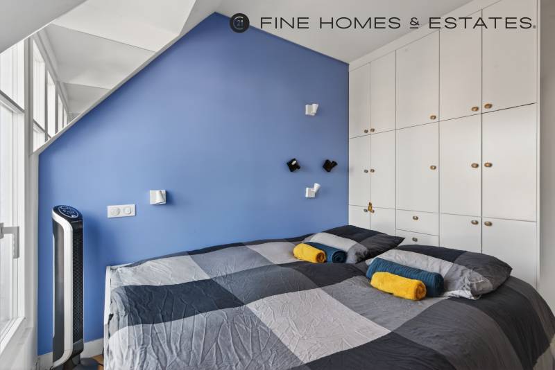 Appartement 3 pièces au calme avec balcons et vue dégagée situé au 5ème étage avec ascenseur : Paris 6ème : Boulevard Saint-Germain - métro Odéon  