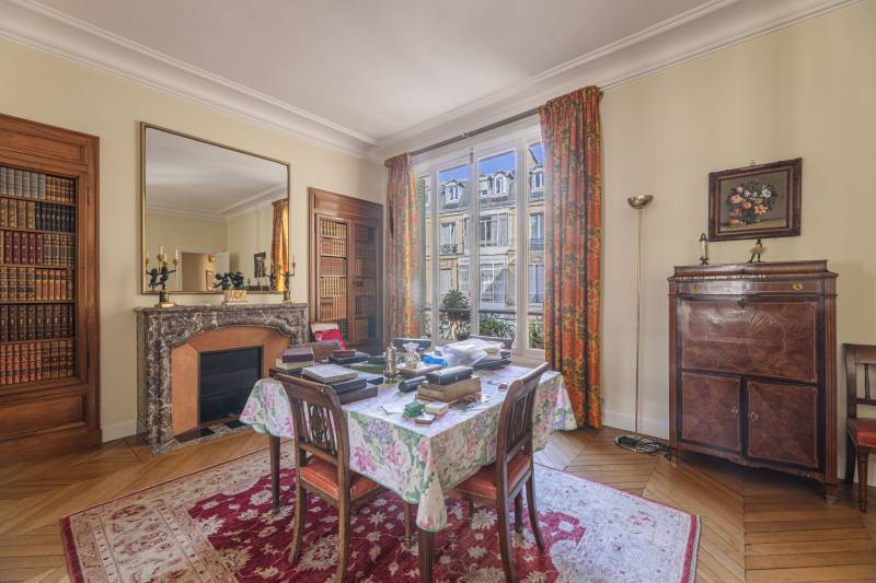 Appartement familial de standing de 240 m² situé en étage avec ascenseur et balcon - Paris 6ème : Notre-Dame des Champs | Montparnasse  