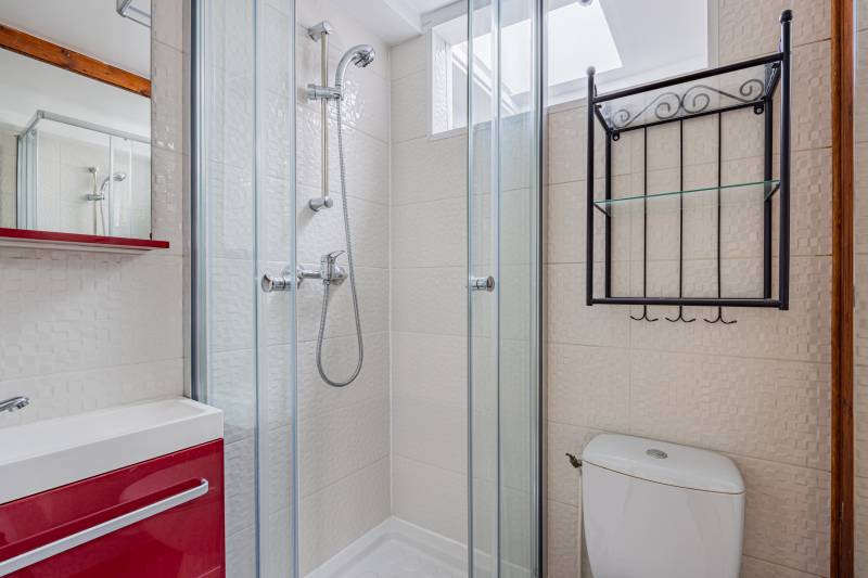 Charmant studio de 20m² situé au 4ème étage par escalier - Paris 6ème : rue du Cherche-Midi | métro Sèvres-Babylone  