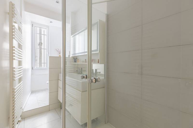 Appartement 4 pièces de 78 m² situé au 2ème étage avec ascenseur d'un immeuble ancien de bon standing - Paris 6ème : rue de la Grande Chaumière - Boulevard du Montparnasse | métro Vavin  