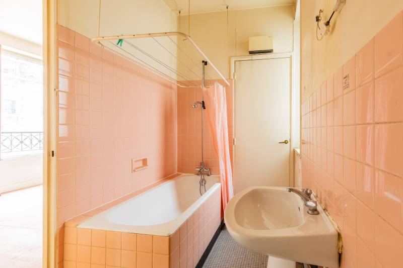 Appartement 3 pièces à rénover au 2ème étage - Paris 16ème : rue Poussin | quartier Auteuil  