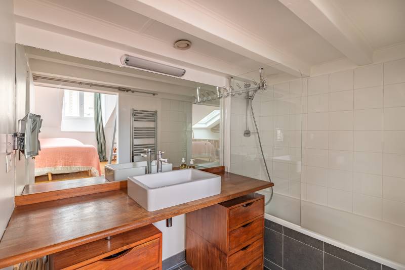 Loft au troisième et dernier étage d'un Hôtel Particulier de standing - Paris 7ème : rue de l'Université | Musée d'Orsay  