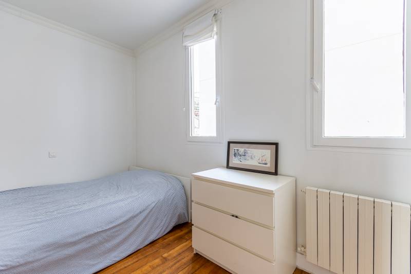 Appartement 3 pièces de 65m² avec 2 chambres et balcon situé au 2ème étage par escalier - Paris 14ème rue Boyer-Barret - métro Pernety  