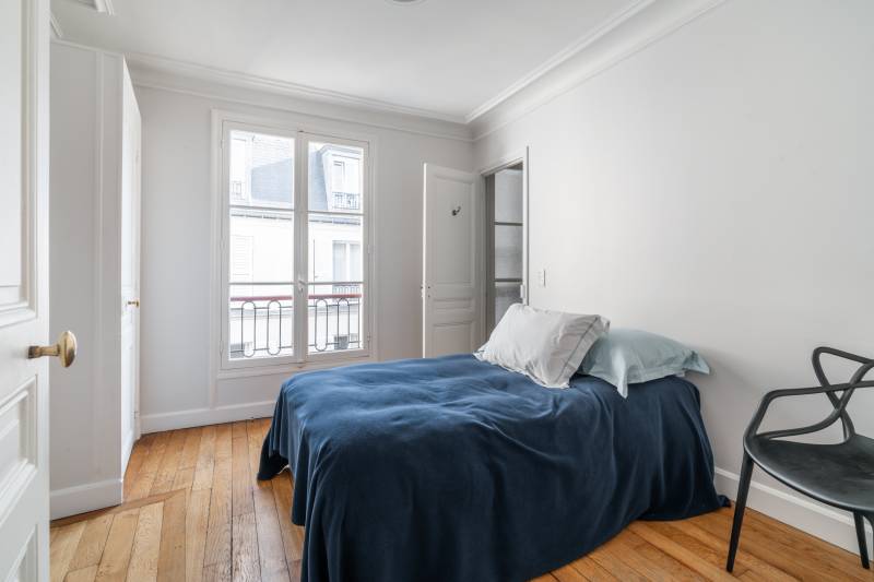 Appartement 4 pièces de 109m² avec 2 chambres et balcon filant situé au 5ème étage avec ascenseur - Paris 6ème : rue Notre-Dame des Champs  