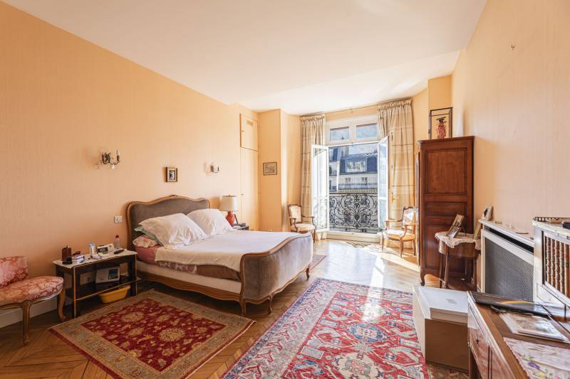 Appartement familial de standing de 240 m² situé en étage avec ascenseur et balcon - Paris 6ème : Notre-Dame des Champs | Montparnasse  