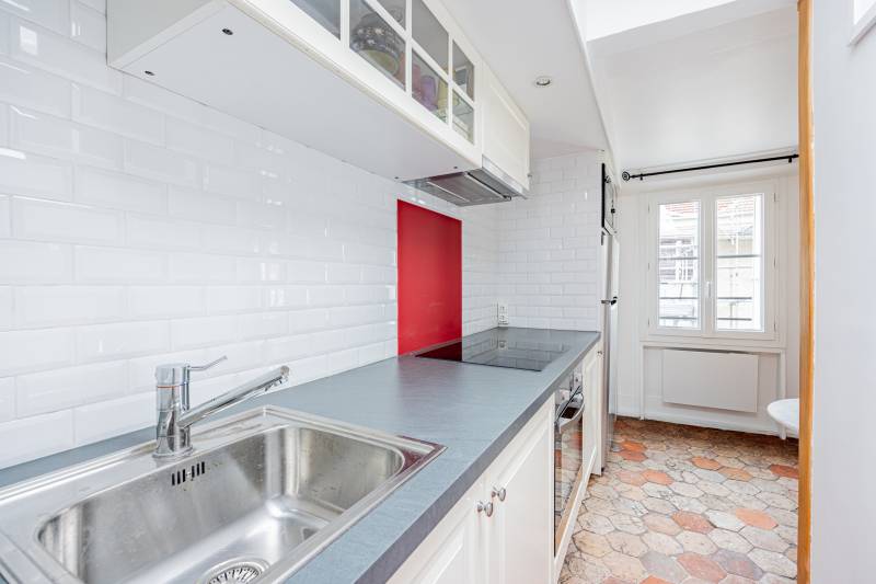 Charmant studio de 20m² situé au 4ème étage par escalier - Paris 6ème : rue du Cherche-Midi | métro Sèvres-Babylone  