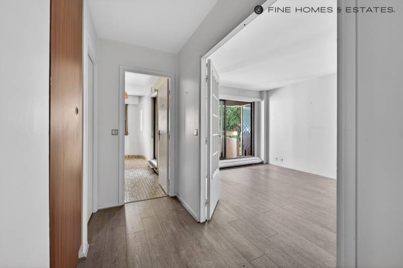 Appartement 2 pièces de 55 m² avec terrasse au sein d'un immeuble semi-récent - Paris 6ème : rue Notre-Dame des Champs  